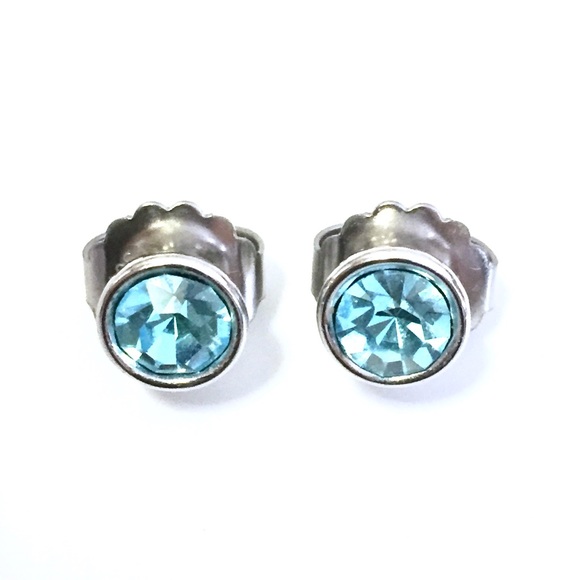 Lia Sophia Stud Earrings - Picture 1 of 4